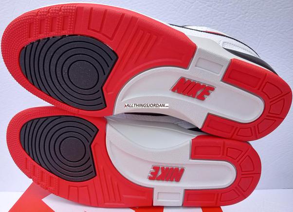 Air Jordan 1 Retro High OG (Black Toes) (White Black-Varsity Red) 055088 125 Size US 10.5